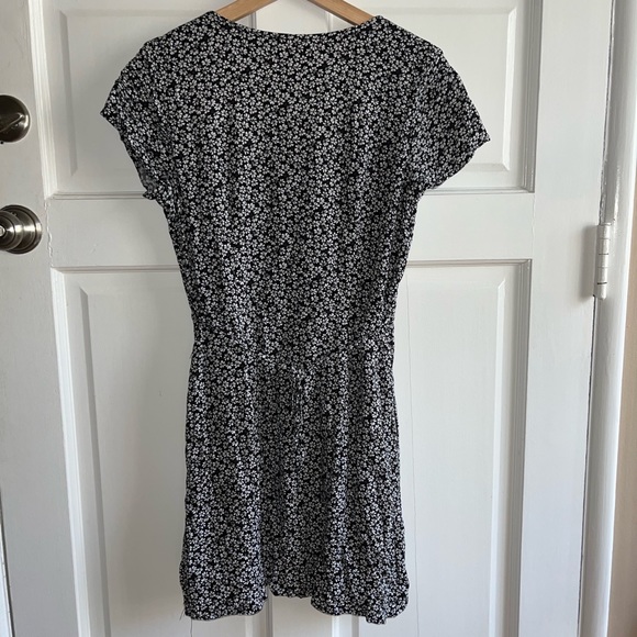 Abercrombie and Fitch Black and white mini dress - Picture 2 of 3